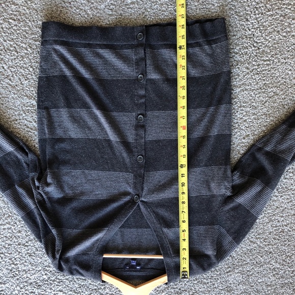 Swanky gray Gap cardigan! - Picture 5 of 5